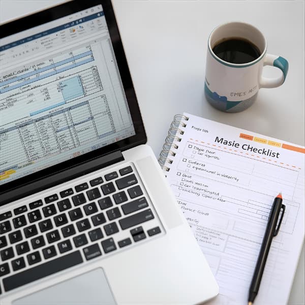 Bonus del curso de finanzas para autónomos: cchecklist de deducciones, guía de preguntas para gestores y plantillas de flujo de caja