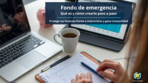 Fondo de emergencia: persona planificando ahorros y organizando sus finanzas personales para afrontar imprevistos.